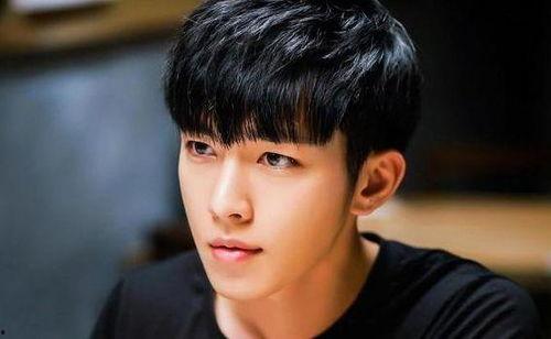 爆料娱乐圈炎亚纶,娱乐圈爆料背后的真相揭秘